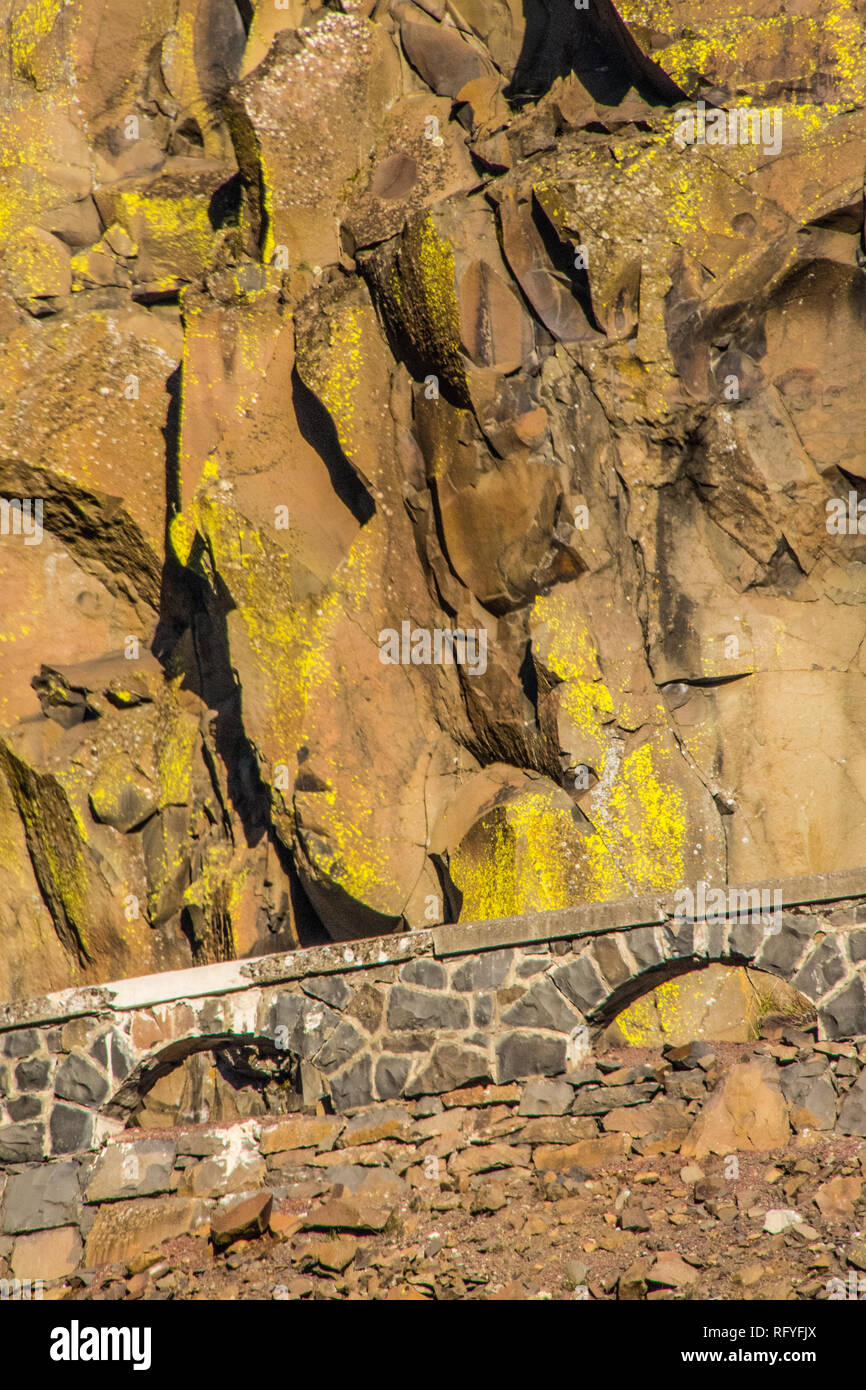 Columbia River Basalt cliff, next to Rowena Loops portion of State Hwy. 30. Stock Photo