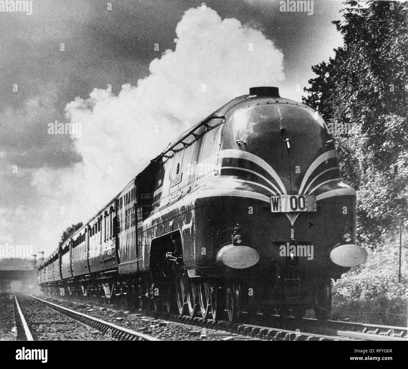 No. 6220 Coronation breaking the British speed record for a steam locomotive journey on 29 June 1937 Stock Photo