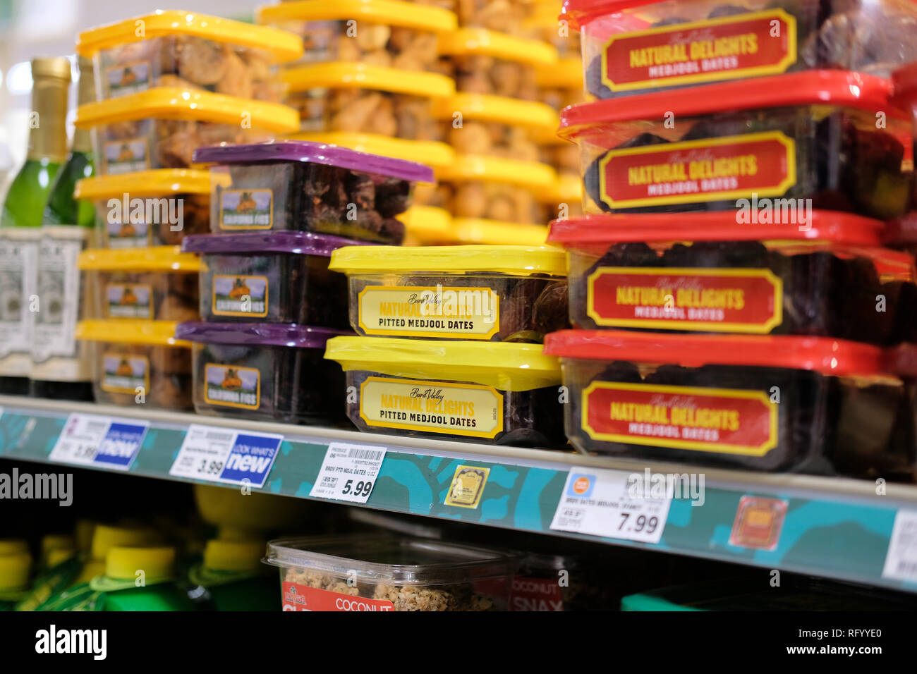 Grocery store interior hires stock photography and images Alamy