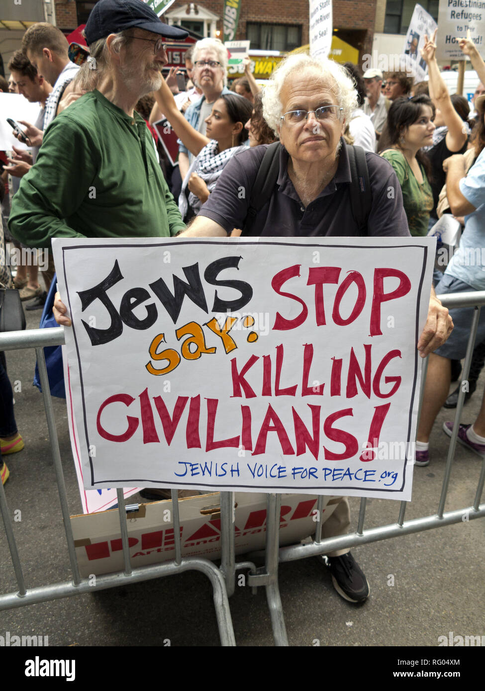 Jewish demonstrator at Pro-Palestinian rally near Columbus Circle in NYC during Israeli-Palestinian crisis, Aug.1, 2014. Stock Photo