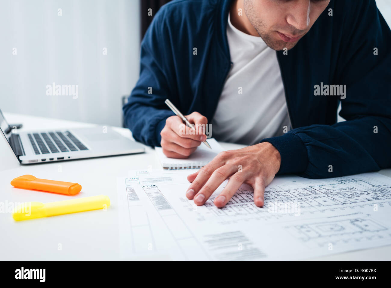 Group young graphic designer hi-res stock photography and images - Alamy