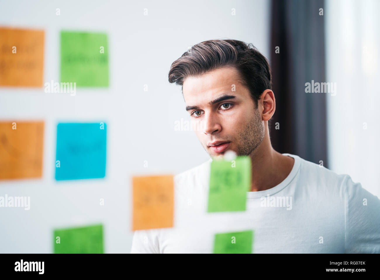 Management meeting behind glass hi-res stock photography and images - Alamy