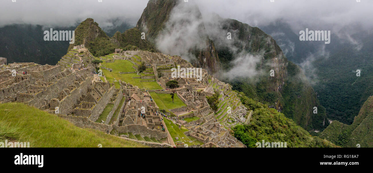 Landscape view machu picchu peru hi-res stock photography and images ...