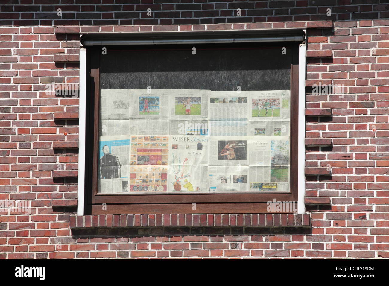 Window with newspapers, old building, house, Bremen, Germany, Europe I Fenster mit Zeitungen, Altbau, Haus, Bremen  , Deutschland, Europa I Stock Photo