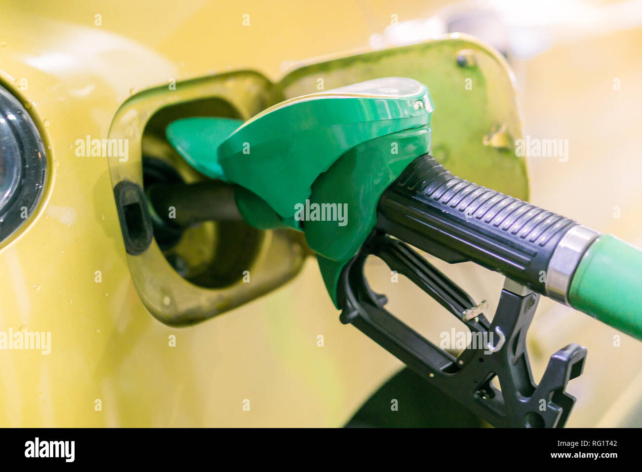 Gold nozzle hires stock photography and images Alamy