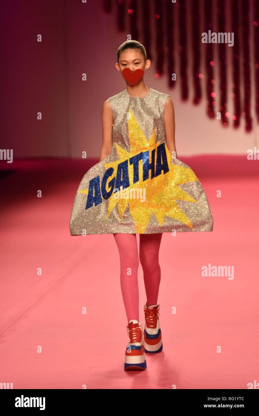 25/01/2019.- Desfile Pasarela Cibeles MBFW2019. Desfile de Aghata Ruiz de  la Prada. Foto: Desfile de Agatha Ruiz de la Prada Stock Photo - Alamy