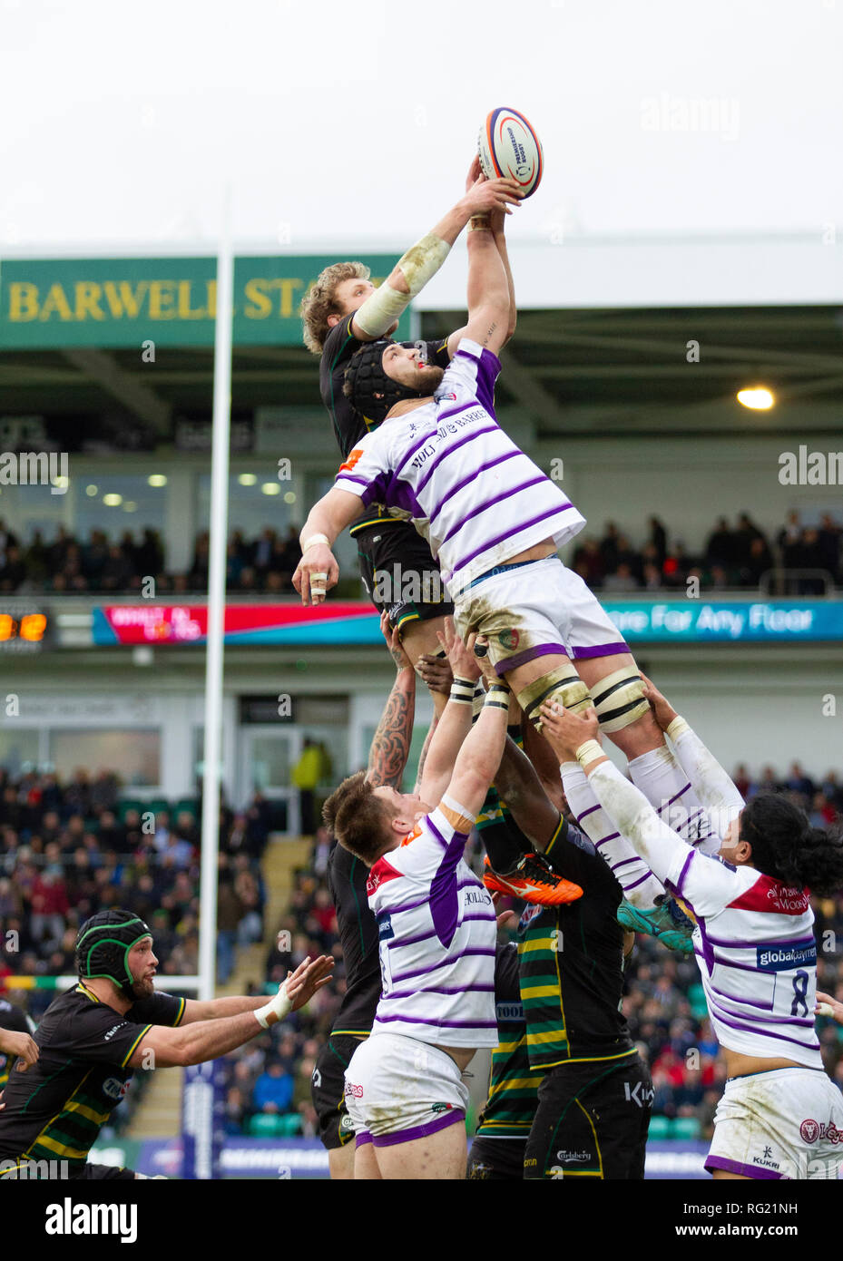 Northampton, UK. 26th January 2019. Harry Wells of Leicester Tigers competes with Jamie Gibson for a line out ball during the Premiership Rugby Cup match between Northampton Saints and Leicester Tigers. Andrew Taylor/Alamy Live News Stock Photo