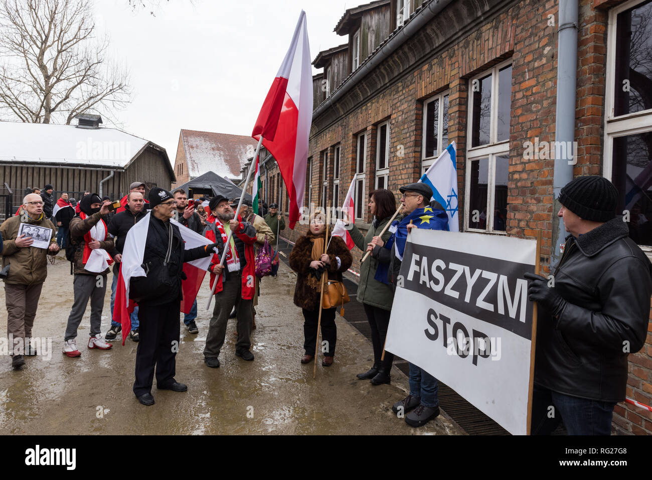 Oswiecim, Poland. 27th March, 2018. Holocaust Remembrance Day. Far right activists under the leadership of Piotr Rybak, earlier convicted for burning a figure of a Jew, organised march to the German Nazi Death Camp Auschwitz Birkenau supposedly to celebrate Polish victims of the death camp. In the picture: nationalists argue with opposition activists who protest against their march. Credit: Filip Radwanski/Alamy Live News Stock Photo