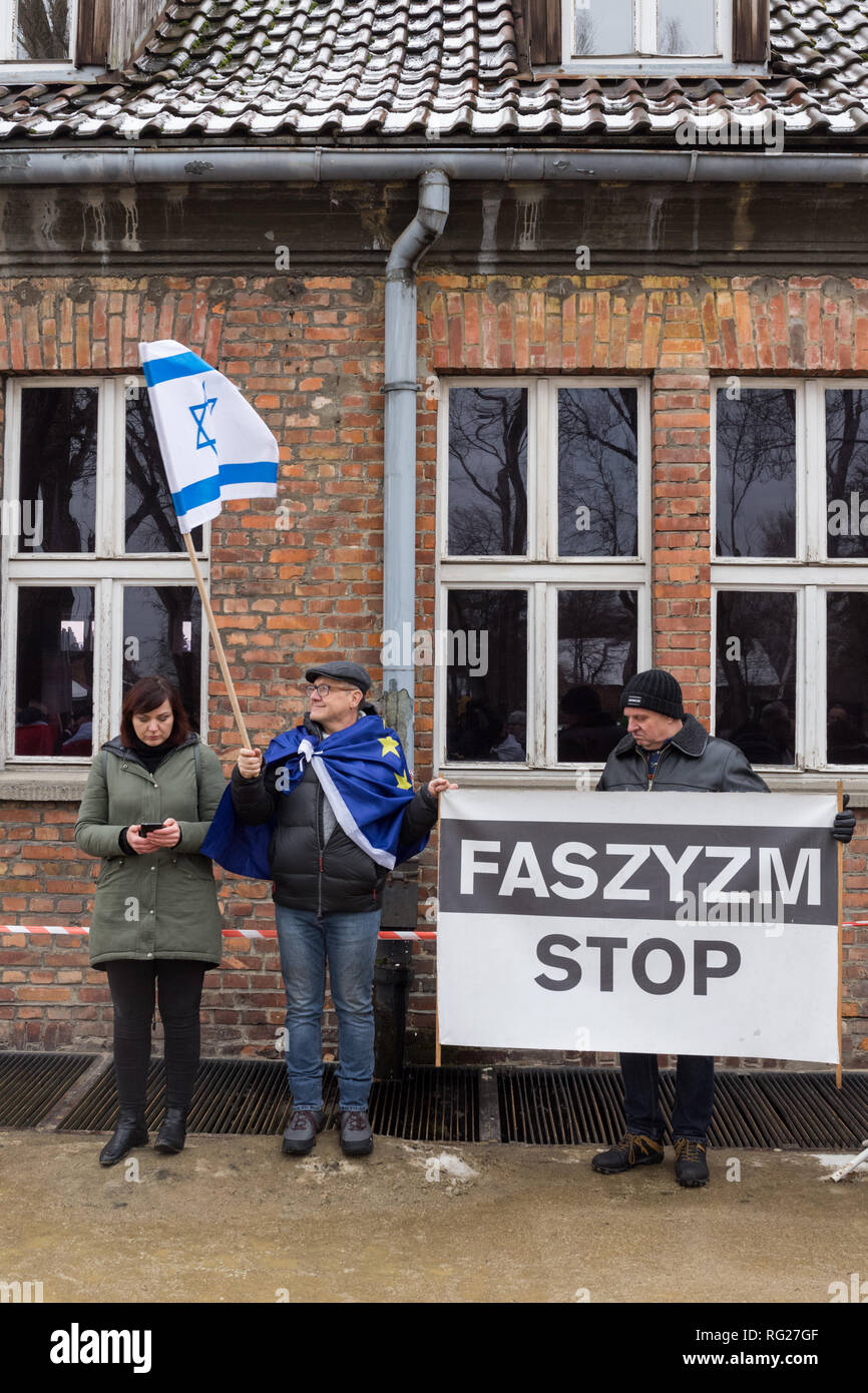 Oswiecim, Poland. 27th March, 2018. Holocaust Remembrance Day. Far right activists under the leadership of Piotr Rybak, earlier convicted for burning a figure of a Jew, organised march to the German Nazi Death Camp Auschwitz Birkenau supposedly to celebrate Polish victims of the death camp. In the picture: opposition activists holding EU and Israeli flags protested against nationalism. Credit: Filip Radwanski/Alamy Live News Stock Photo