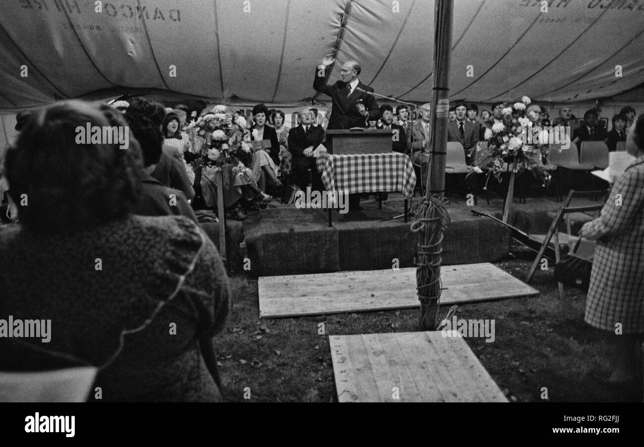 Tent revival hires stock photography and images Alamy