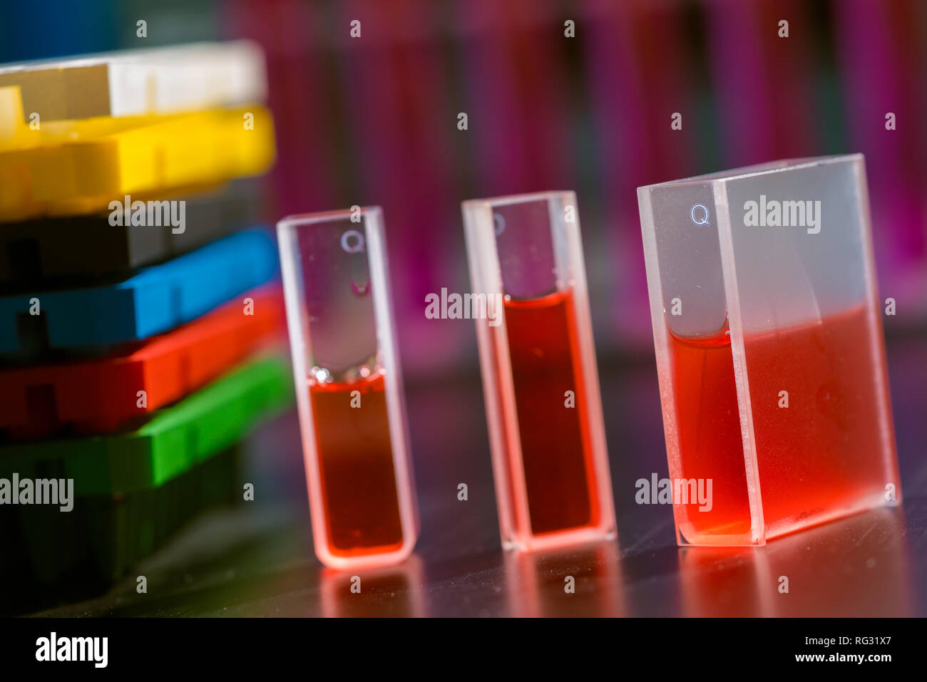 Quartz cuvette with the sample liquid for measurement Stock Photo Alamy