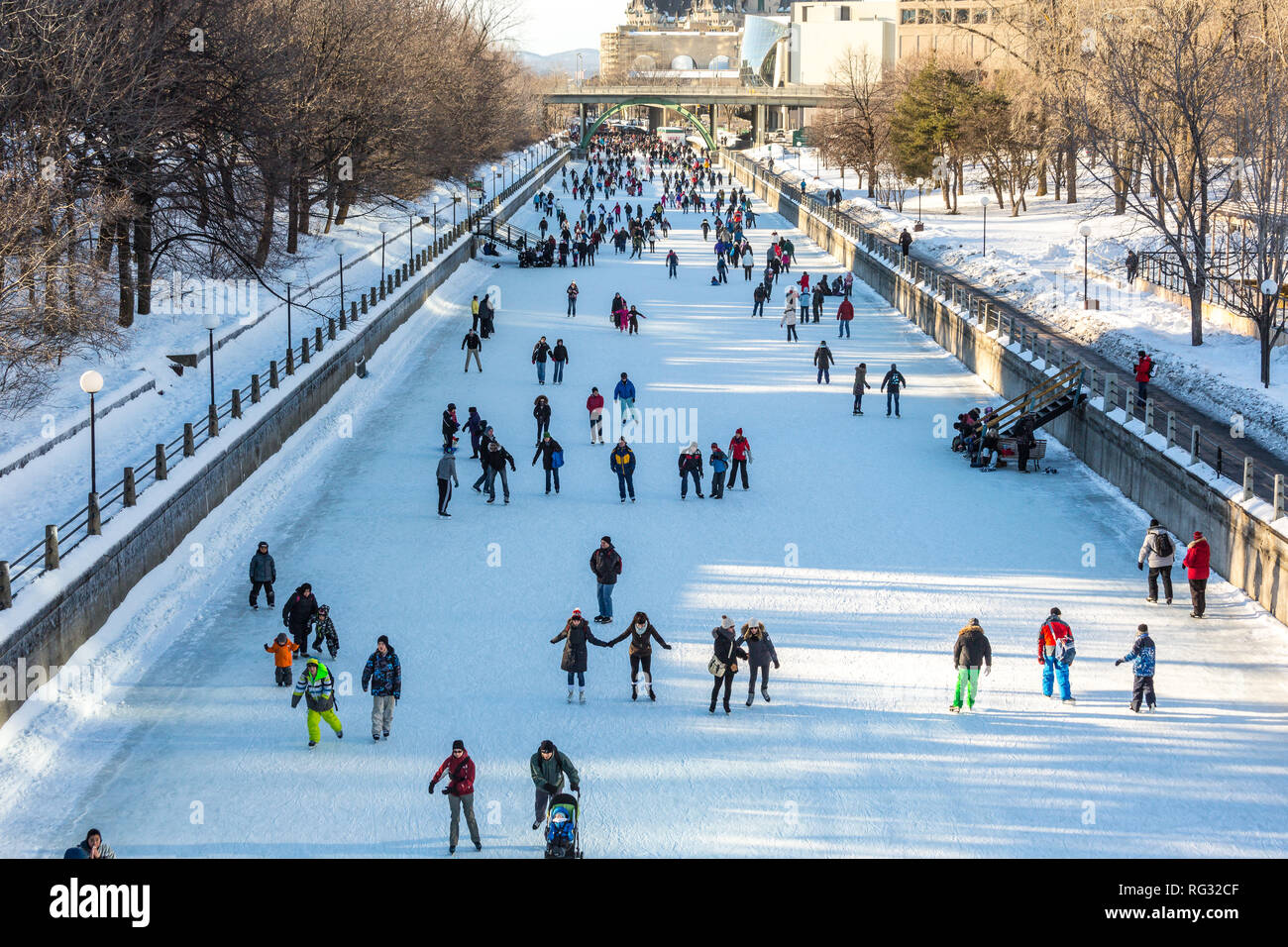 Canal frozen people sport enjoy hires stock photography and images Alamy