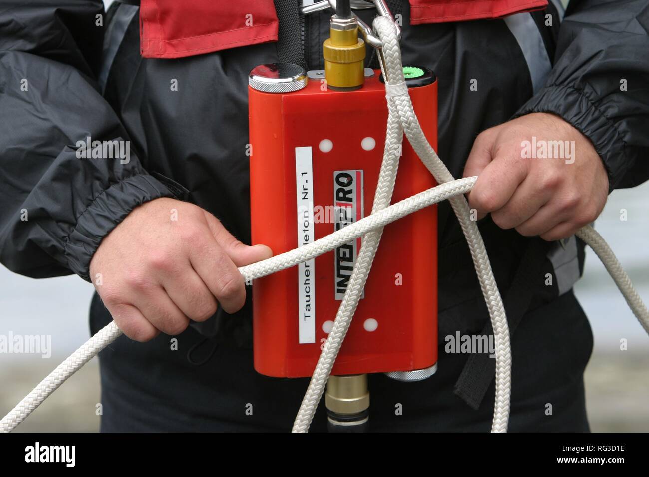 DEU, Federal Republic of Germany, Essen : Rescue diver of a fire brigade at a training. Stock Photo
