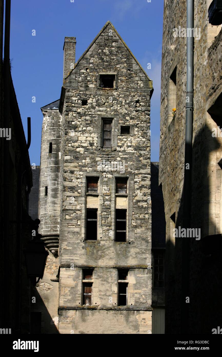 Small narrow house oldtown hi-res stock photography and images - Alamy