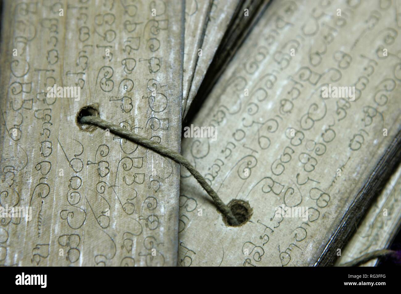LKA, Sri Lanka Old scrips on palmleave, vellum, parchment paper, with