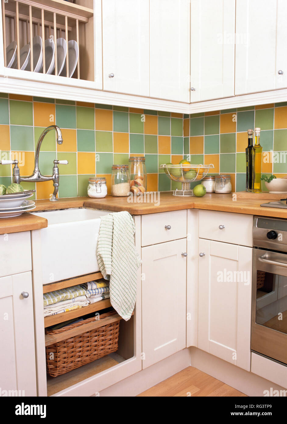 Tiles above sink hires stock photography and images Alamy