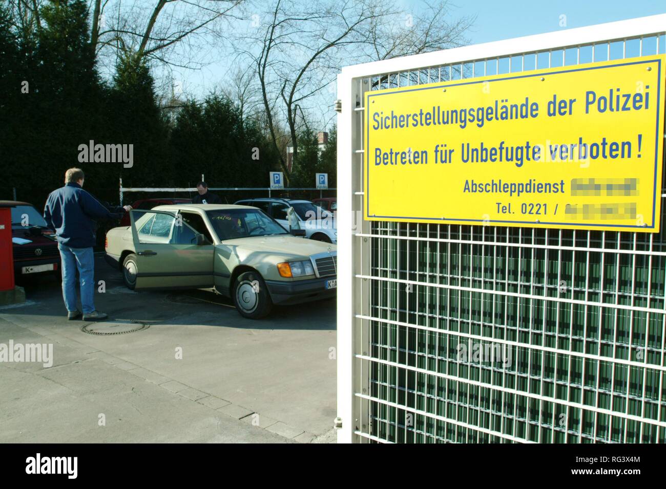 DEU, Germany, Cologne:Criminal invetigators search a car of a suspect for traces. Stock Photo
