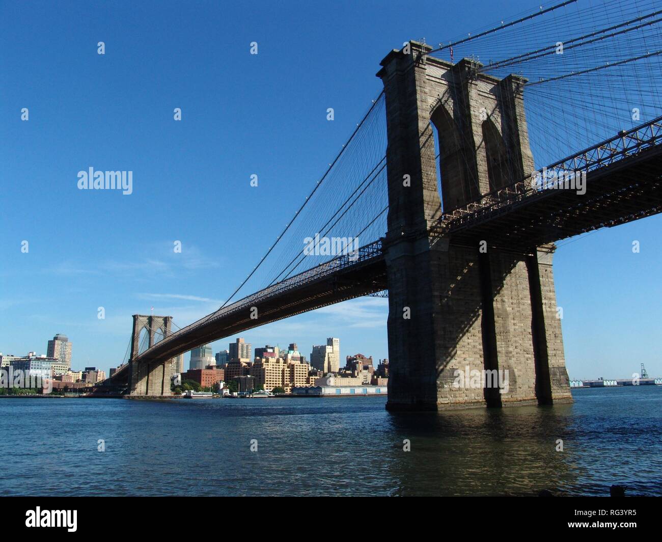 USA, United States of America, New York City: Brooklyn Bridge und Skyline of Brooklyn Heights, East Rive. Stock Photo