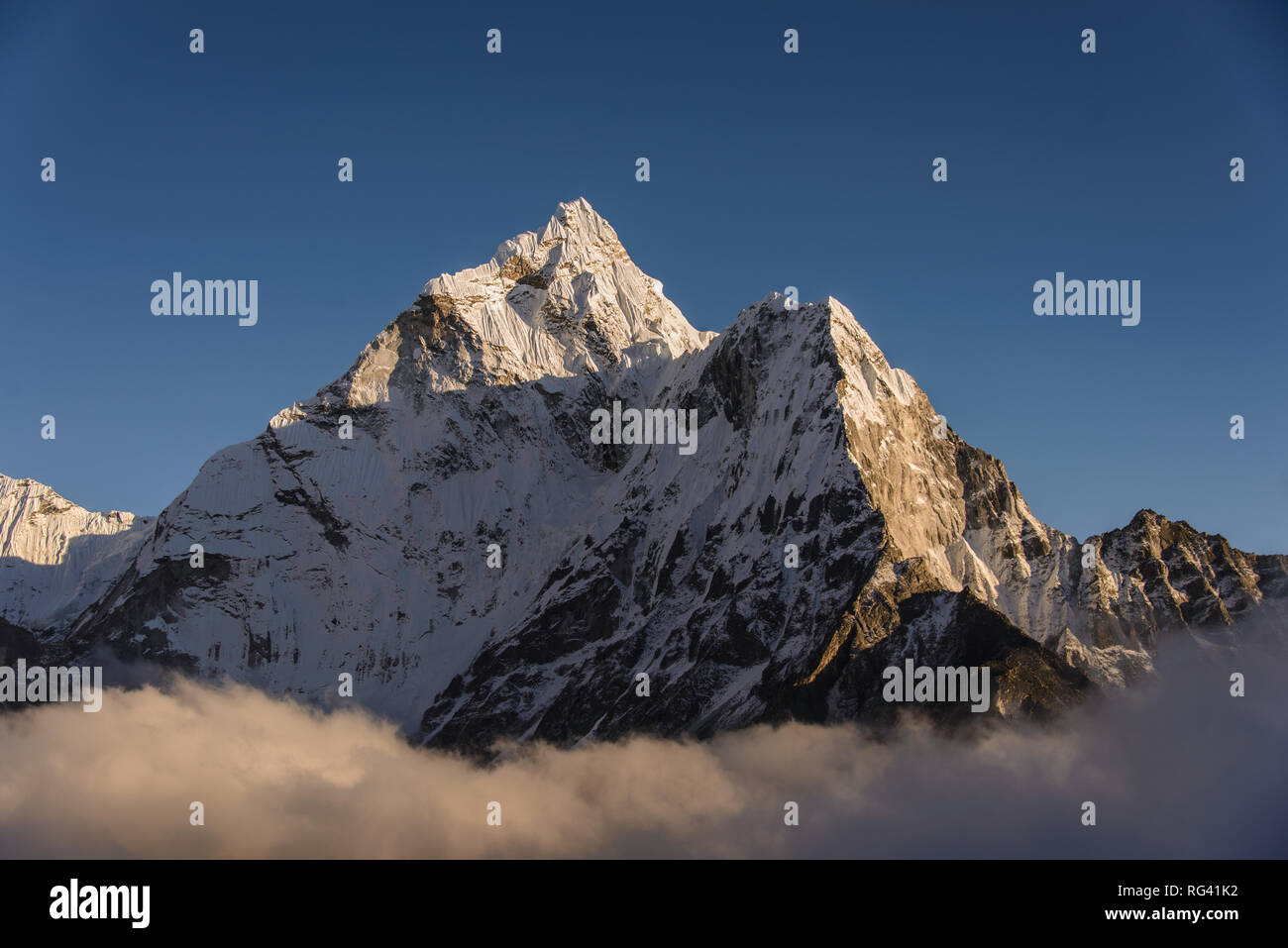 Ama Dablam - A Mountain In The Himalaya Range Of Eastern Nepal Stock ...