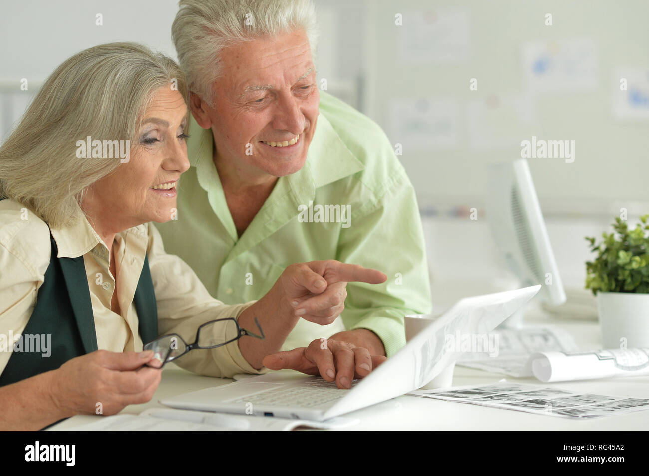 Group business people from above hi-res stock photography and images ...