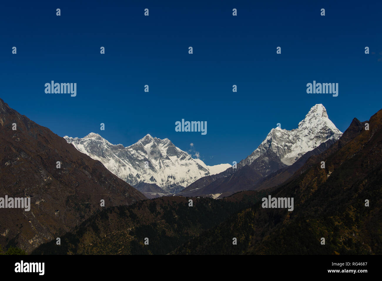 Ama Dablam - A Mountain In The Himalaya Range Of Eastern Nepal Stock ...