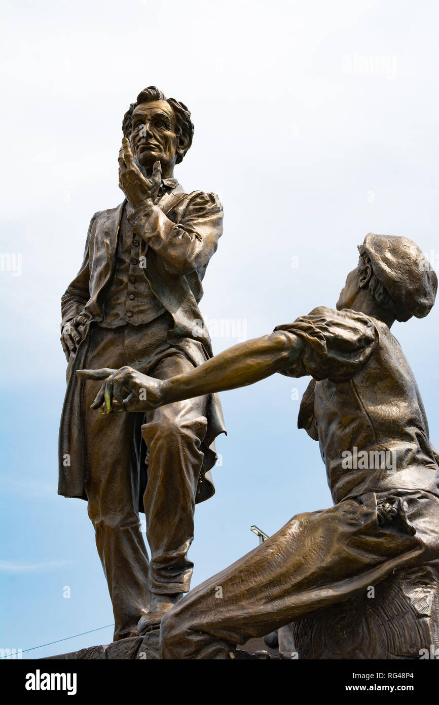 "Lincoln with Boy on Bridge" statue in Davenport, Iowa Stock Photo Alamy