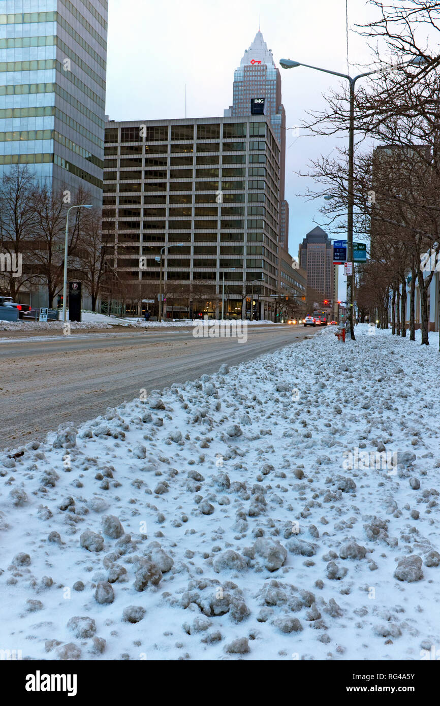 Lakeside Avenue in downtown Cleveland, Ohio, USA with snow-filled sidewalks next to vacants streets are signs of the extreme cold winter weather. Stock Photo