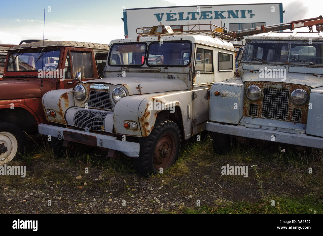 Abandoned farm vehicles hi-res stock photography and images - Alamy