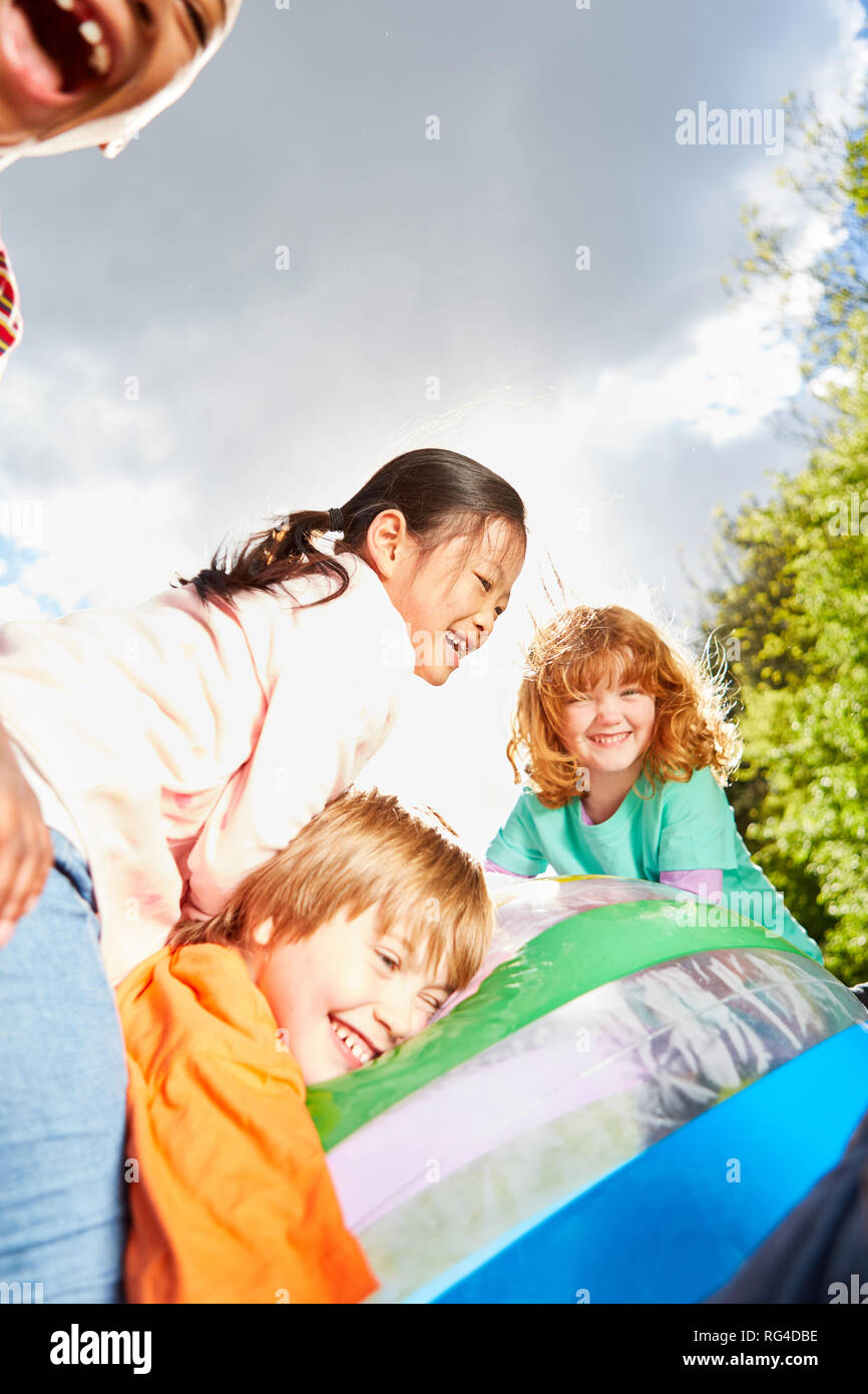 Laughing children hi-res stock photography and images - Alamy