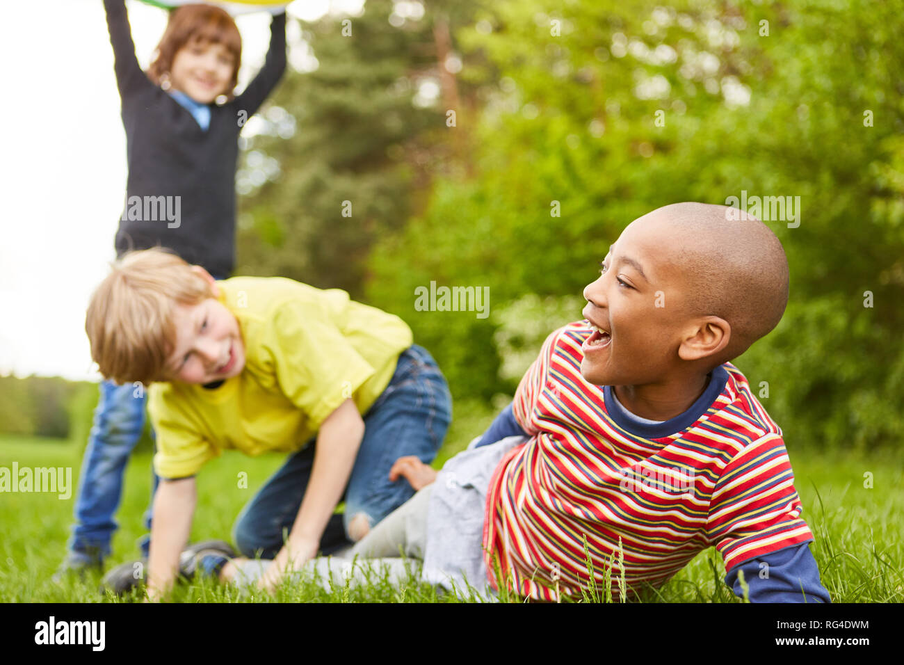 Multicultural group of children playing hi-res stock photography and ...