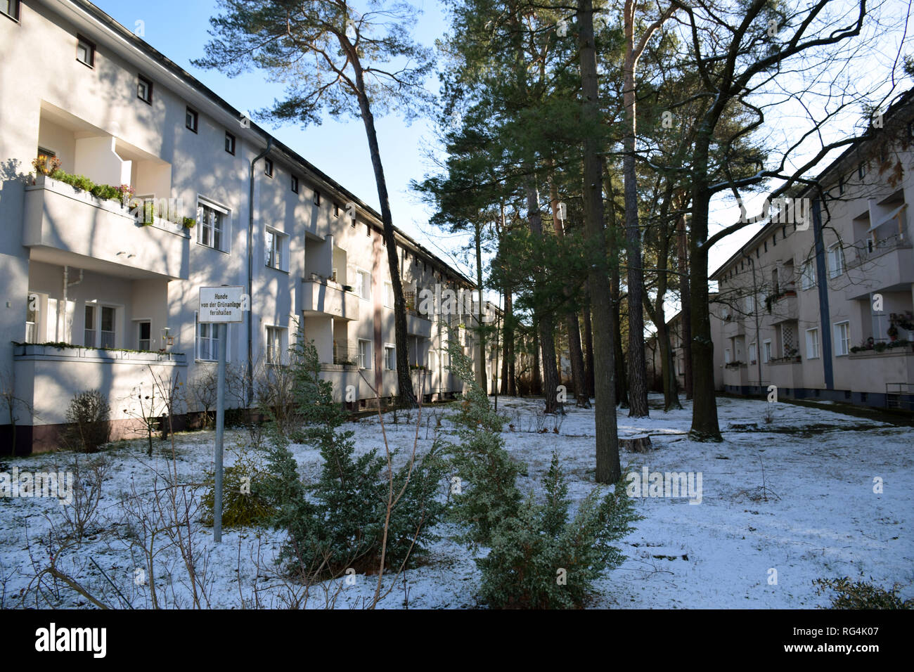 Waldsiedlung Onkel Toms Hütte (Uncle Tom's Cabin forest estate), Bauhaus  estate SW of the centre of Berlin, Germany January 2019 Stock Photo - Alamy
