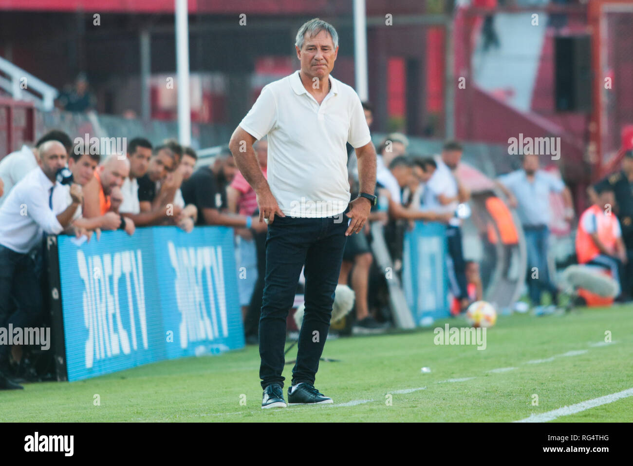 Buenos Aires, Argentina. 27th Jan 2019. Ariel Holan, coach of Independiente, during the match of Superliga Argentina between INDEPENDIENTE and TALLERES on Libertadores de America Stadium on Buenos Aires, Argentina. ( Credit: Néstor J. Beremblum/Alamy Live News Stock Photo