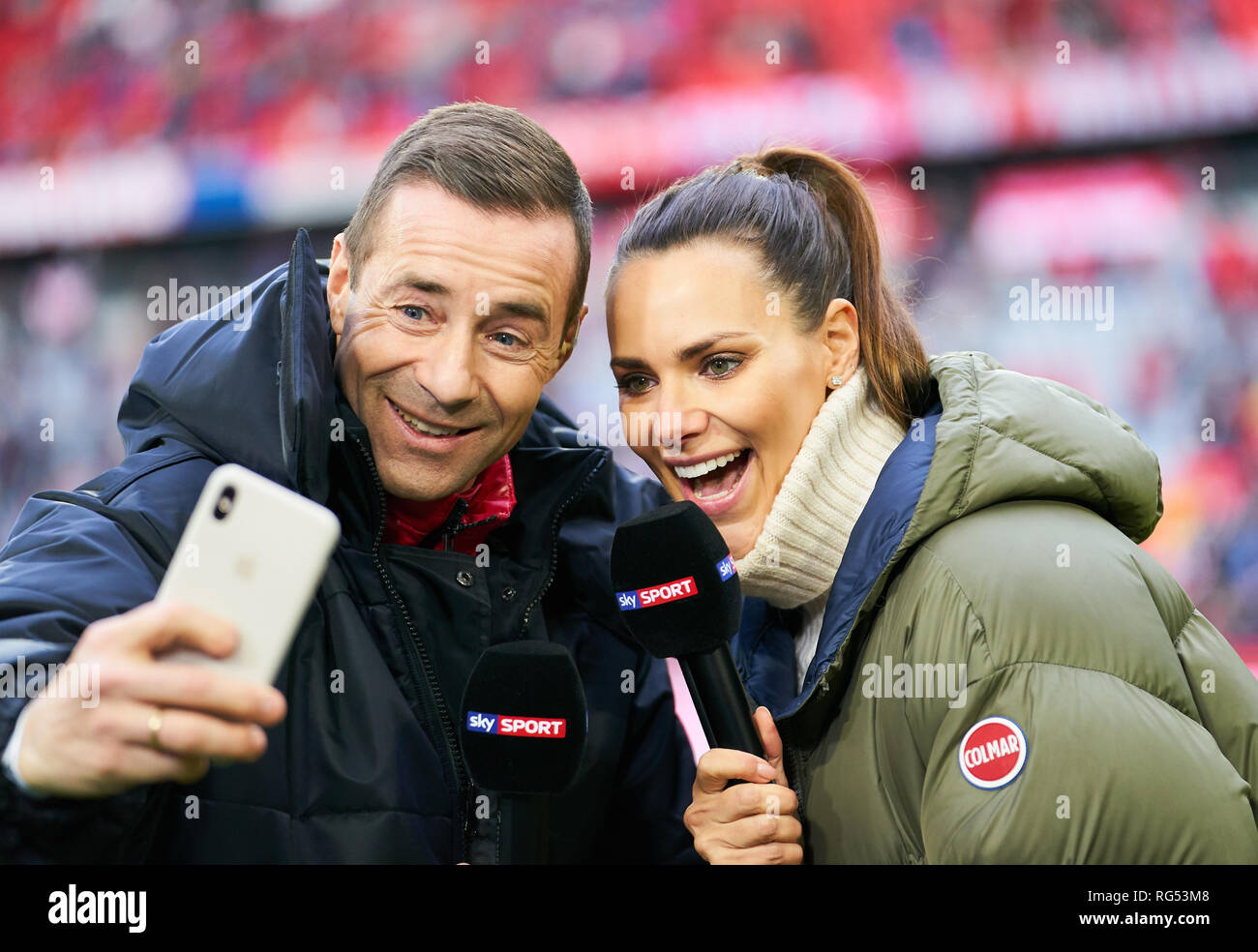 Kai PFLAUME, TV presenter with Esther Sedlaczek, Sky sports presenter  Selfie FC BAYERN MUNICH - VFB STUTTGART 4-1 - DFL REGULATIONS PROHIBIT ANY  USE OF PHOTOGRAPHS as IMAGE SEQUENCES and/or QUASI-VIDEO -