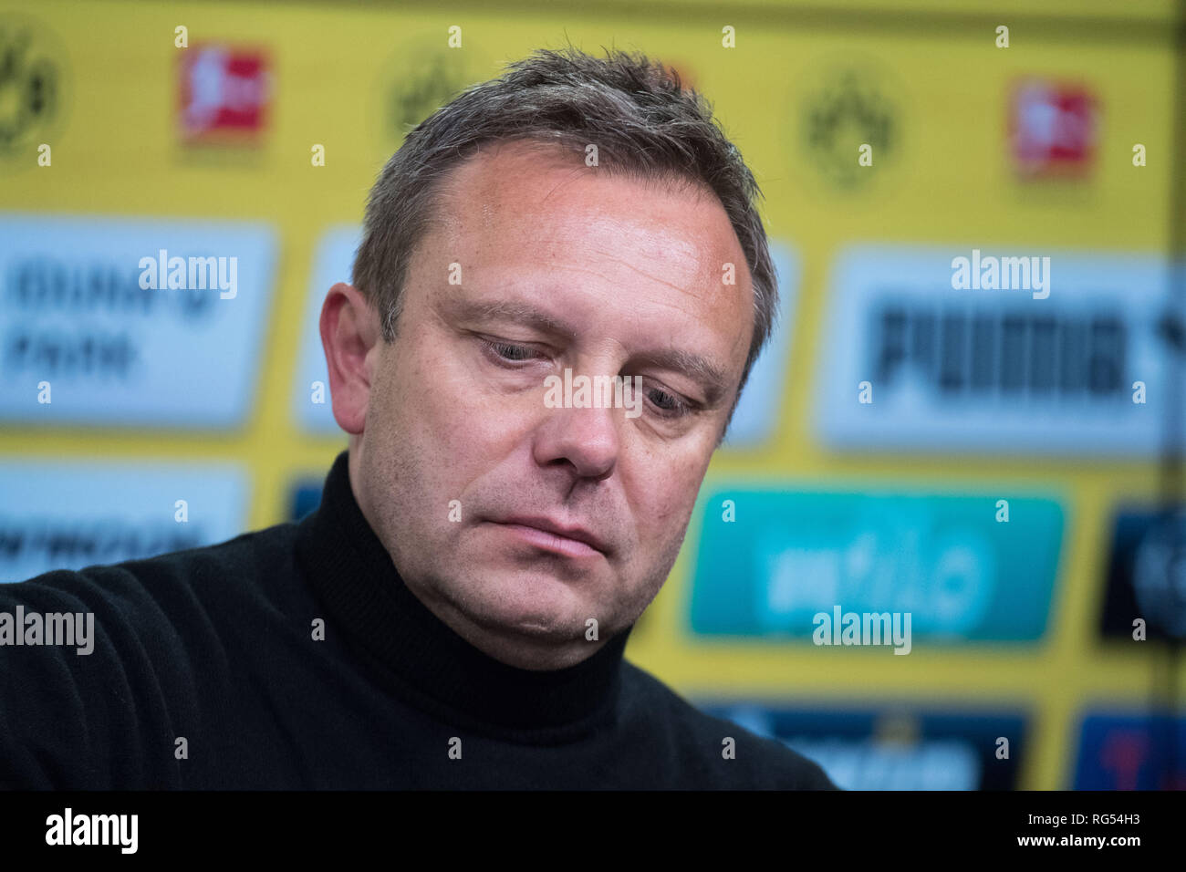 Dortmund, Deutschland. 26th Jan, 2019. Andre BREITENREITER (coach, H) looks to ground, looks down below, during the press conference, PK, after the game, half-length, football 1st Bundesliga, 19th matchday, Borussia Dortmund (DO) - Hanover 96 (H) 5: 1, on 26.01.2019 in Dortmund/Germany. ¬ | usage worldwide Credit: dpa/Alamy Live News Stock Photo