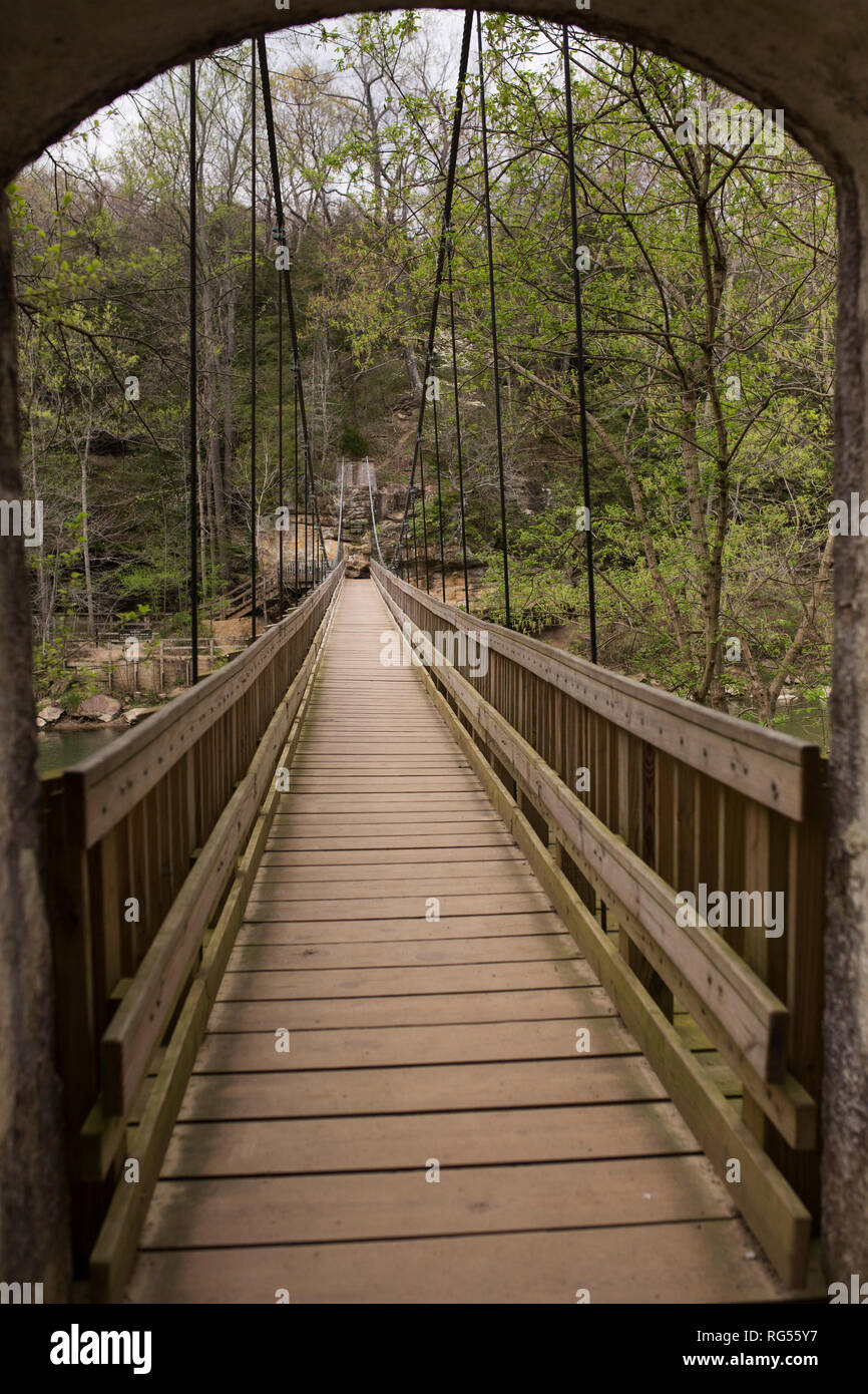 Looking across the suspension bridge - Looking Across The Suspension Bridge At Turkey Run State Park In Parke County Indiana Usa RG55Y7 