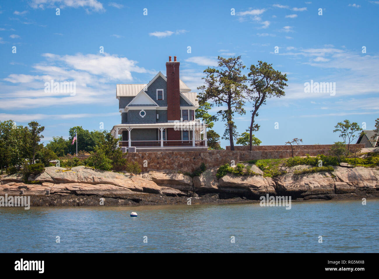 Public Thimble Island Tour from a boat with public viewing of homes