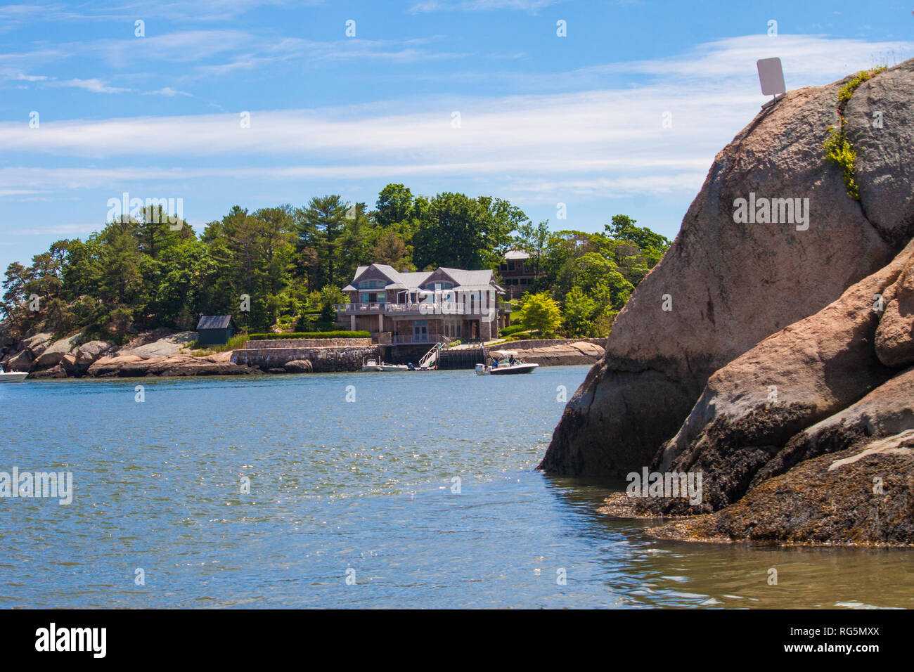 Public Thimble Island Tour from a boat with public viewing of homes