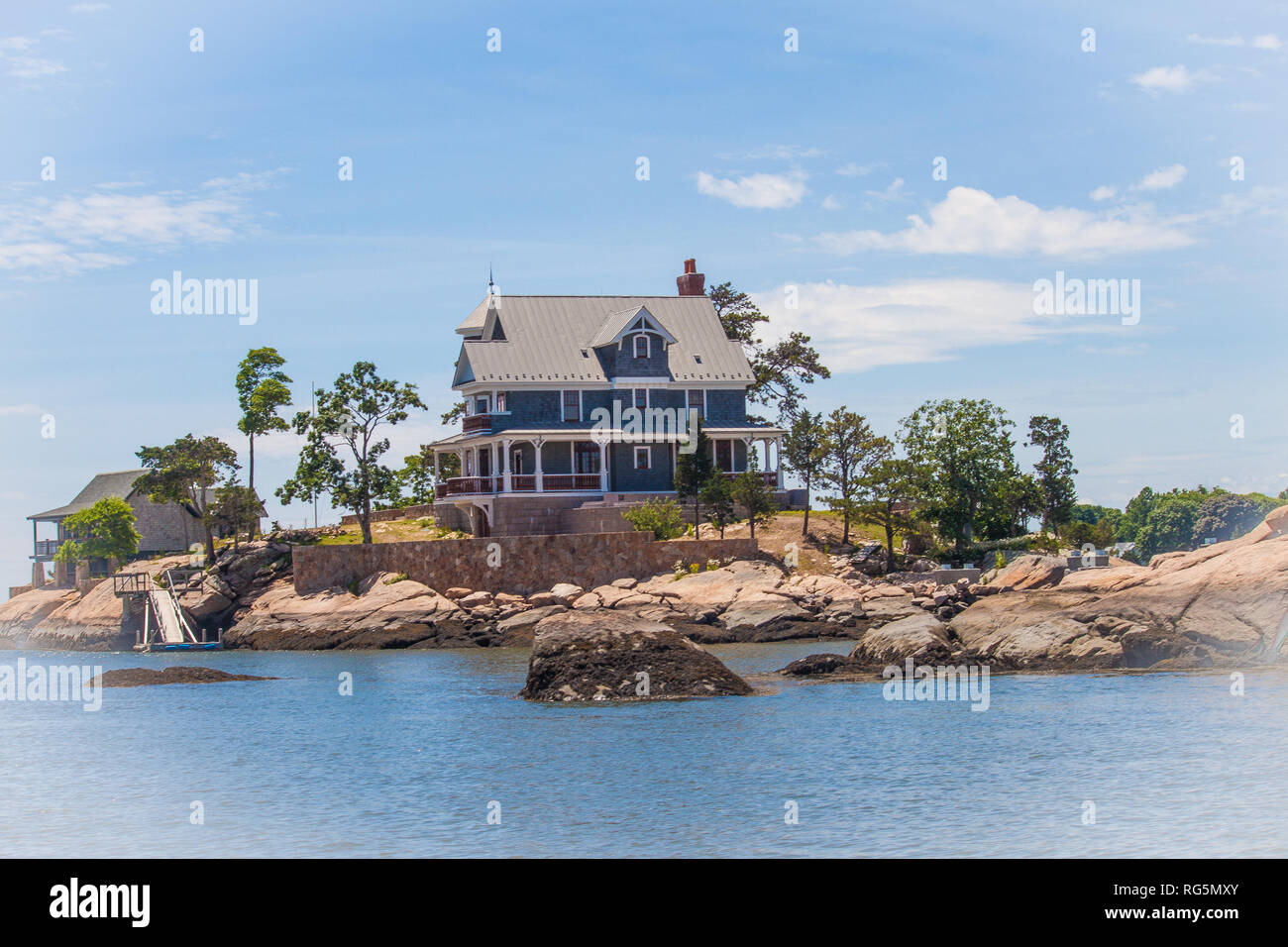 Public Thimble Island Tour from a boat with public viewing of homes