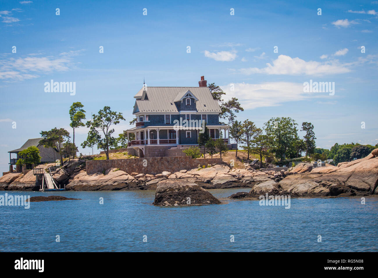 Public Thimble Island Tour from a boat with public viewing of homes