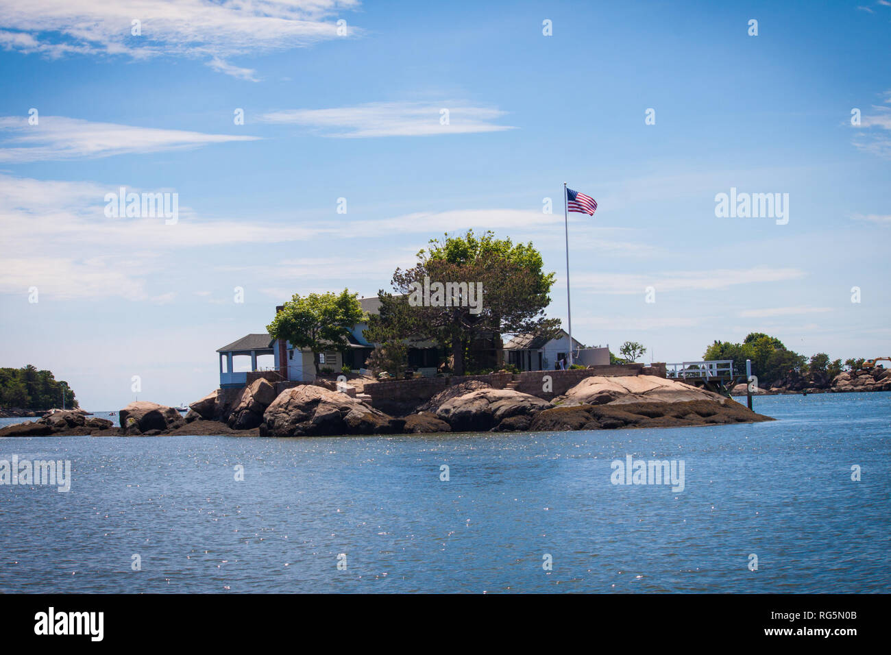 Public Thimble Island Tour from a boat with public viewing of homes