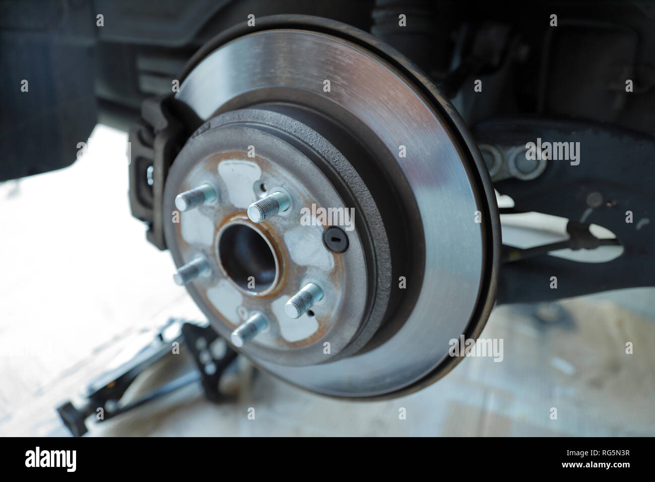 Vehicle disc brakes, rotor, caliper, and pads Stock Photo Alamy