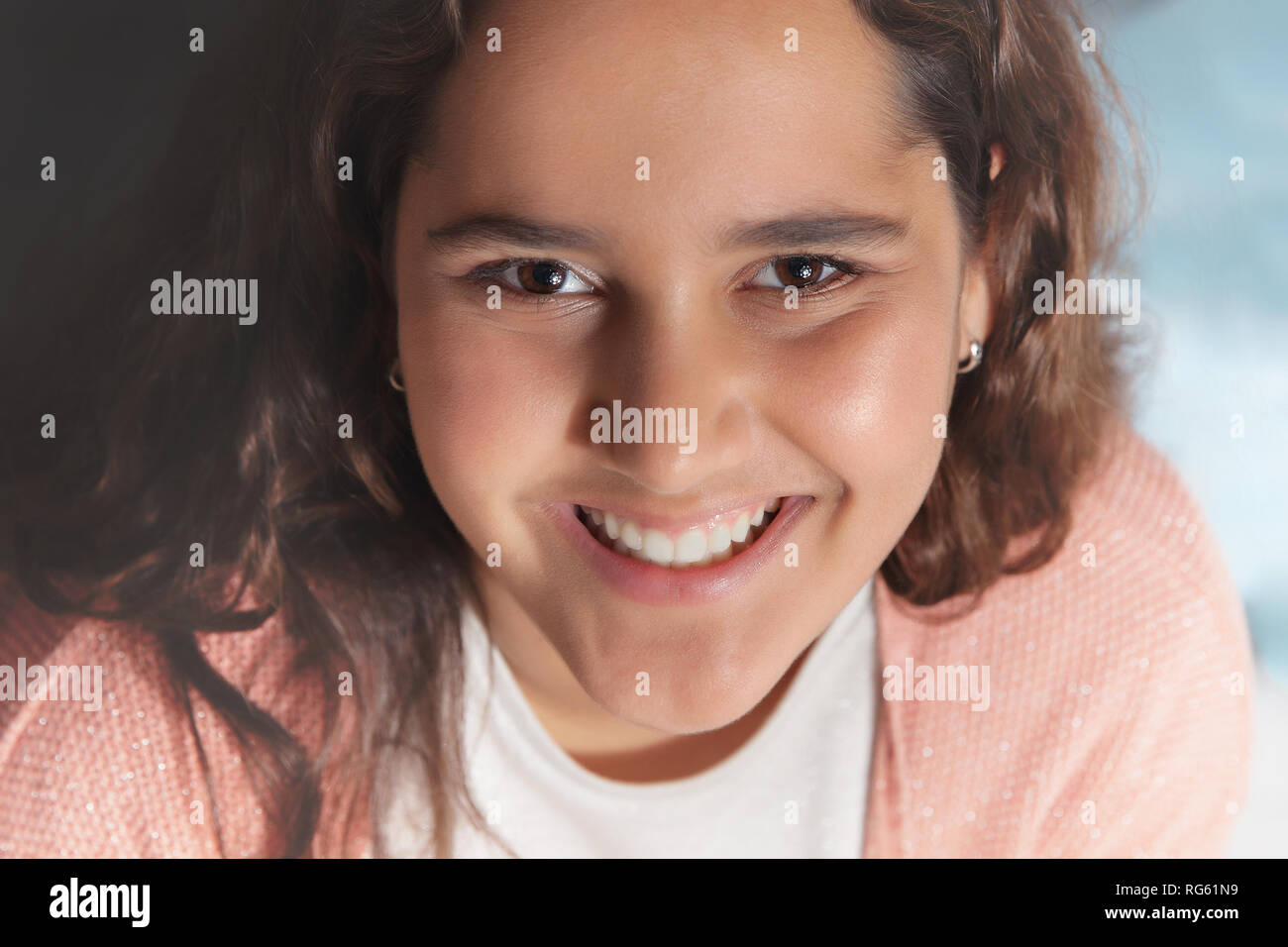 Portrait of a smiling girl Stock Photo - Alamy