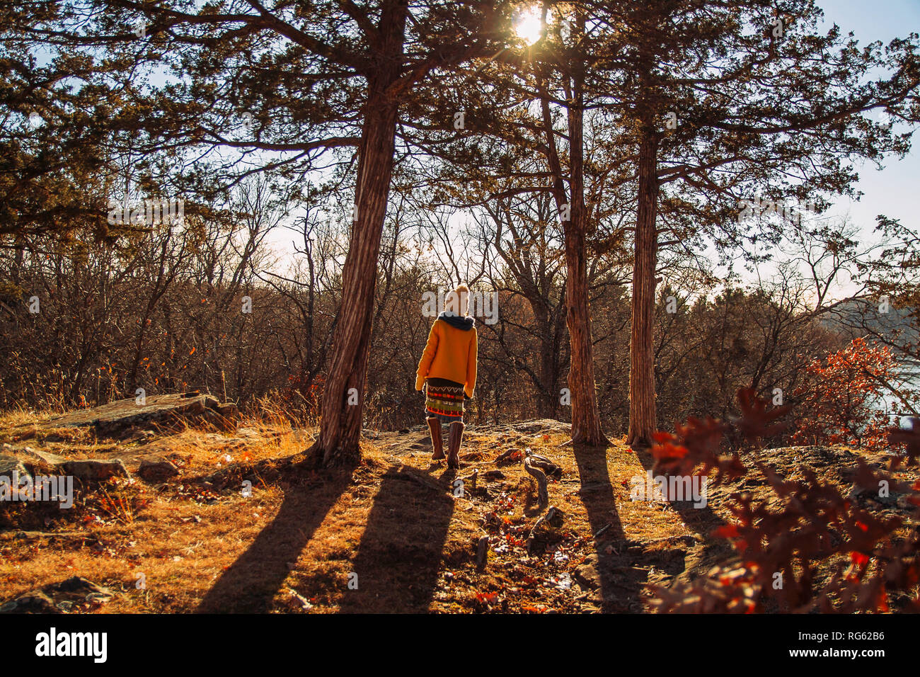 Girl hiking rear view hi-res stock photography and images - Alamy