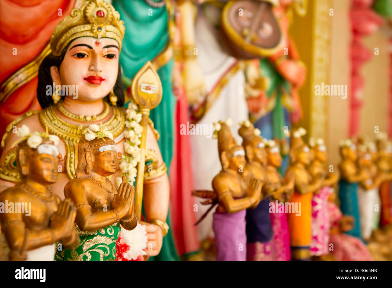 Hindu temple statues hi-res stock photography and images - Alamy