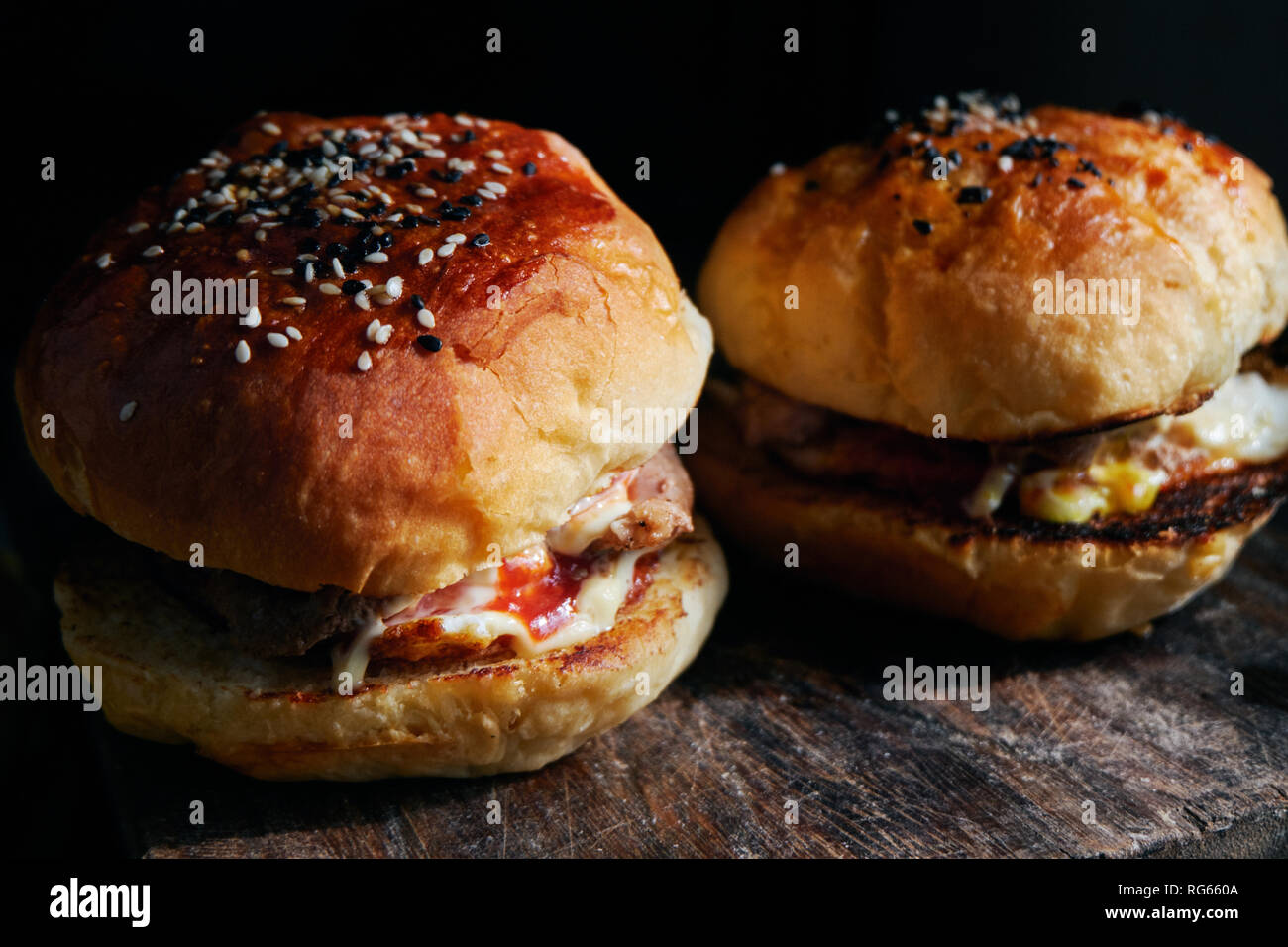 Homemade sesame seed bun burger Stock Photo Alamy