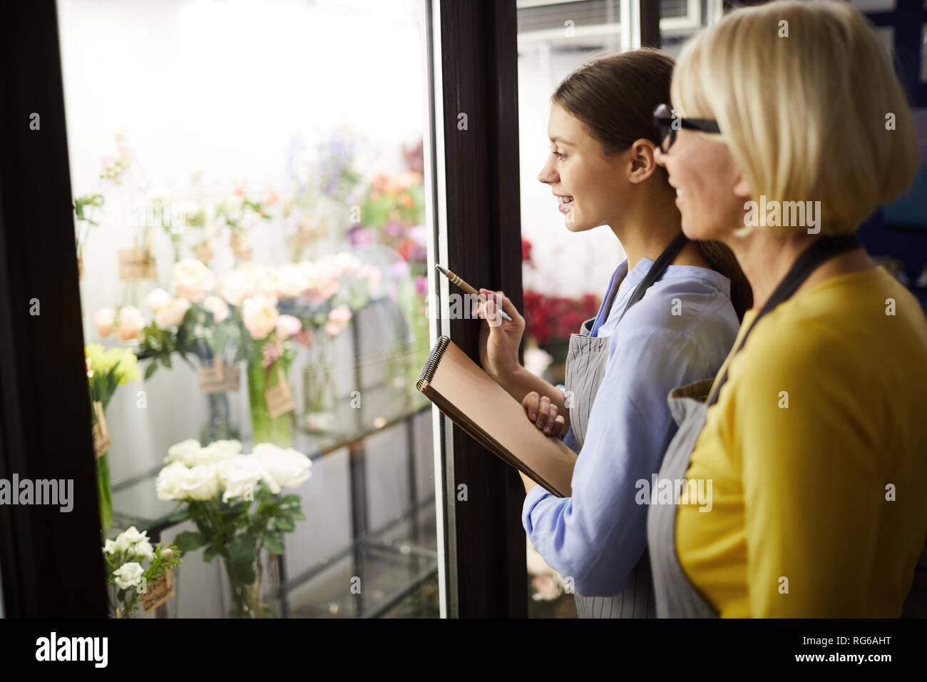 Florist window display hires stock photography and images Alamy
