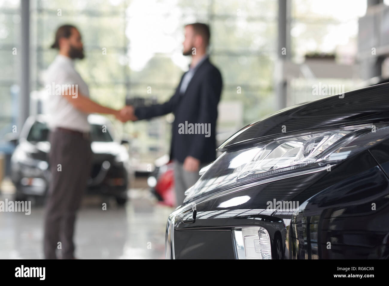 Salesman client shaking hands hires stock photography and images Alamy