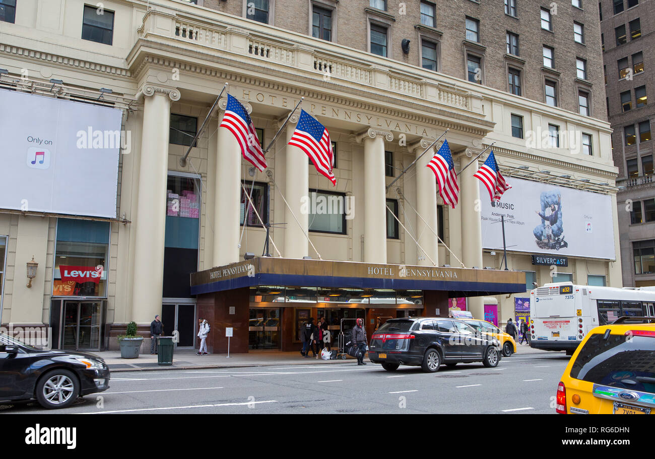 General View GV of Hotel Pennsylvania, 401 Seventh Avenue (15 Penn Plaza) in Manhattan, New York City, NY, USA. Stock Photo
