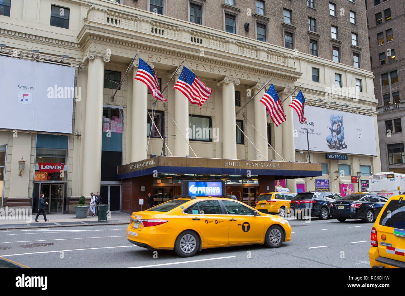 General View GV of Hotel Pennsylvania, 401 Seventh Avenue (15 Penn Plaza)  in Manhattan, New York City, NY, USA Stock Photo - Alamy