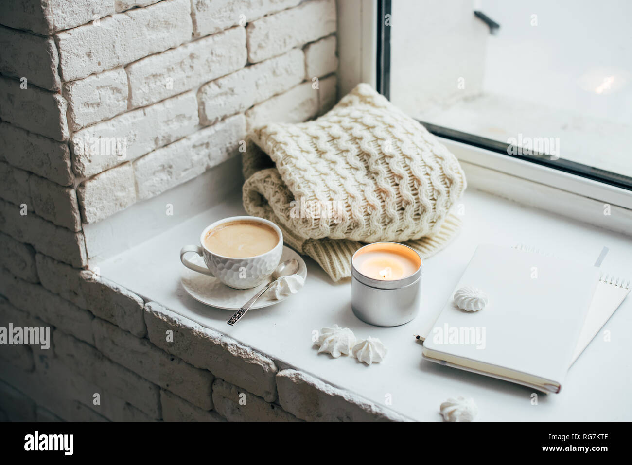 Winter fall candles window hi-res stock photography and images - Alamy